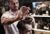 To&agrave;n Cảnh Cuộc Sống Thợ T&oacute;c Việt Ở Nước Ngo&agrave;i Từ Thu Nhập, Th&aacute;ch Thức Đến Cơ Hội